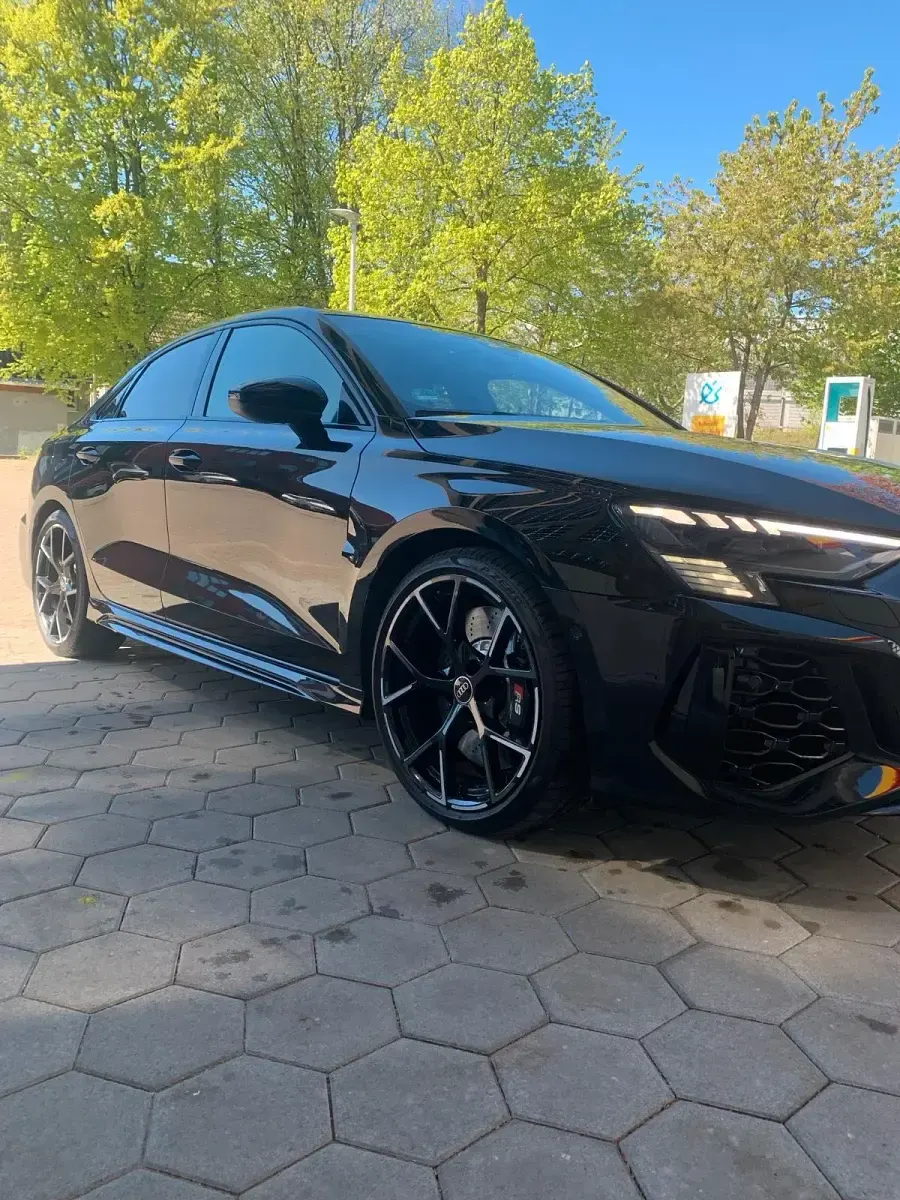 Używany Audi RS3 400 KM (294 kW) 2023 Czarny Sedan/Limuzyna