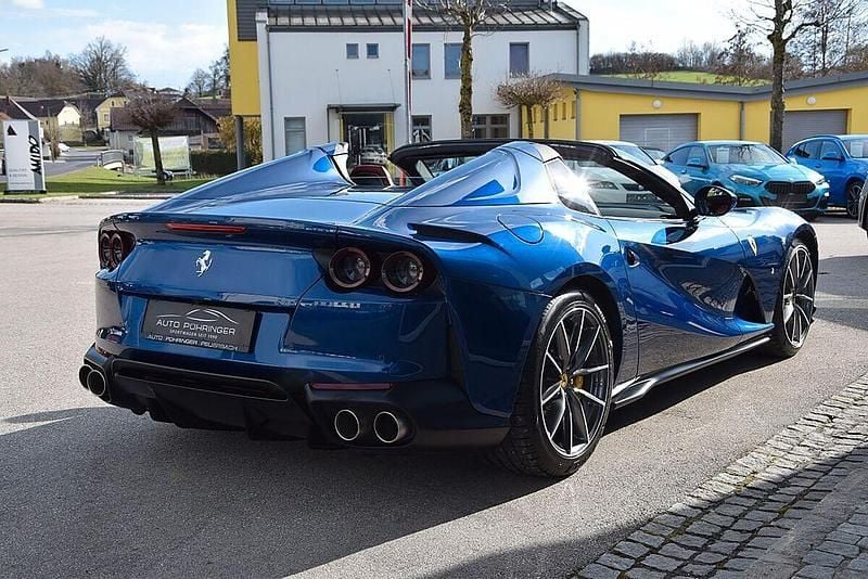 Gebraucht Ferrari 812 799 PS (587 kW) 2022 Blau Cabrio