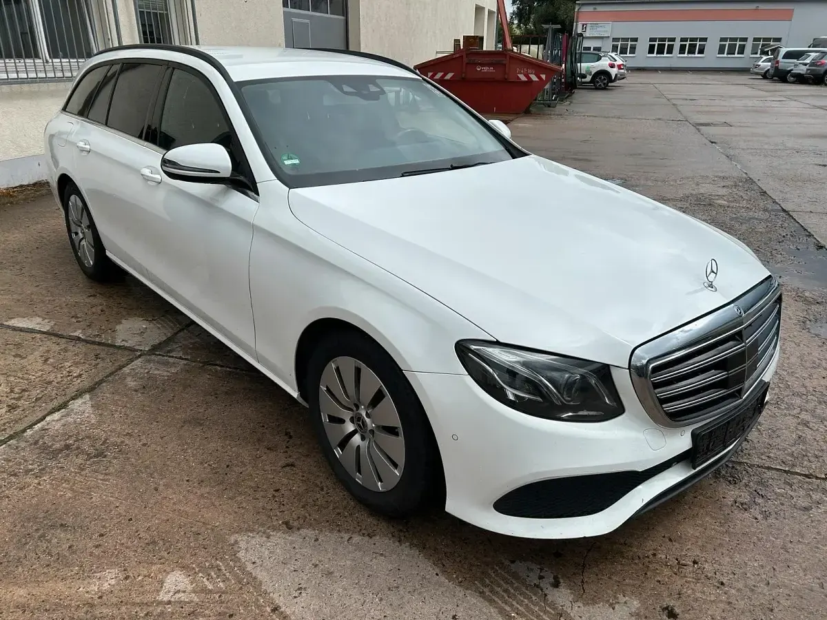 Gebraucht Mercedes E220 195 PS (143 kW) 2019 Weiß Kombi