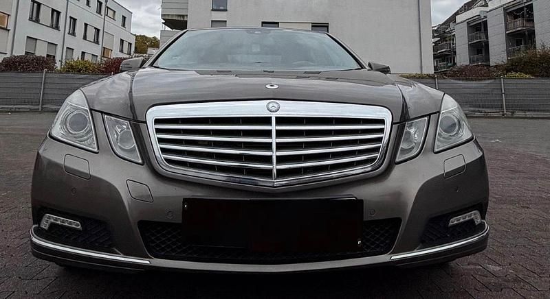 Andere farben Gebraucht 2008 Mercedes E350 Limousine | 8.900 € - Bild 1/4