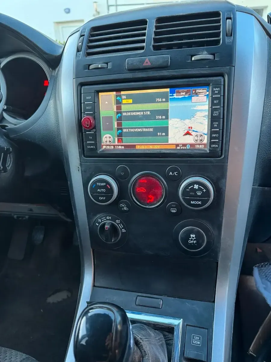 Gebraucht Suzuki Grand Vitara 129 PS (94 kW) 2012 Grau SUV
