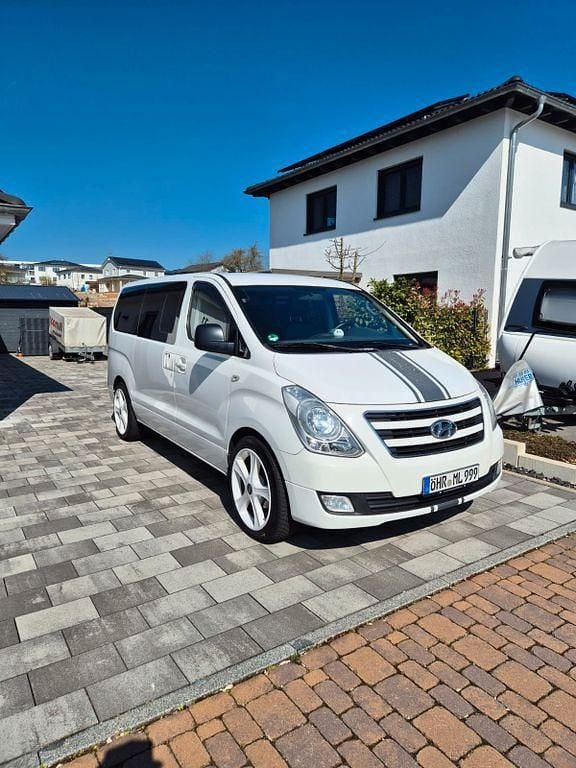Weiß Gebraucht 2013 Hyundai H-1 Van / Kleinbus | 14.000 € (Fairer Preis) - Bild 1/4