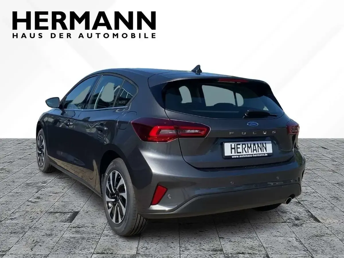 Używany Ford Focus Titanium 125 KM (91 kW) 2024 Szary Sedan/Limuzyna
