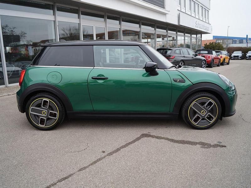 Gebraucht Mini Cooper SE 135 kW (184 PS) 2021 British racing green Kleinwagen