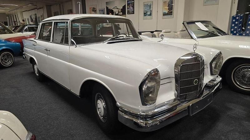 Weiß Gebraucht 1961 Mercedes B220 Van / Kleinbus | 10.900 € - Bild 1/4