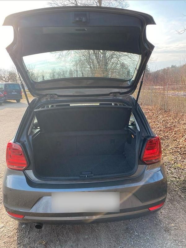 Gebraucht VW Polo 90 PS (66 kW) 2015 Grau Kleinwagen