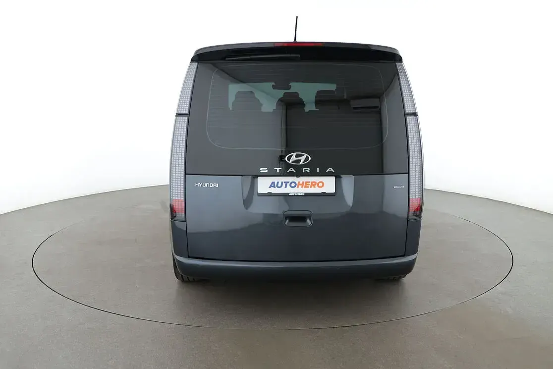 Gebraucht Hyundai Staria Prime 177 PS (130 kW) 2023 Grau Van / Kleinbus