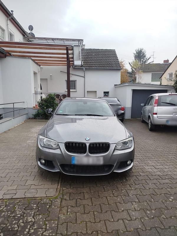 Grau Gebraucht 2013 BMW 335 Cabriolet Performance Cabrio | 22.999 € (Etwas zu teuer) - Bild 1/4