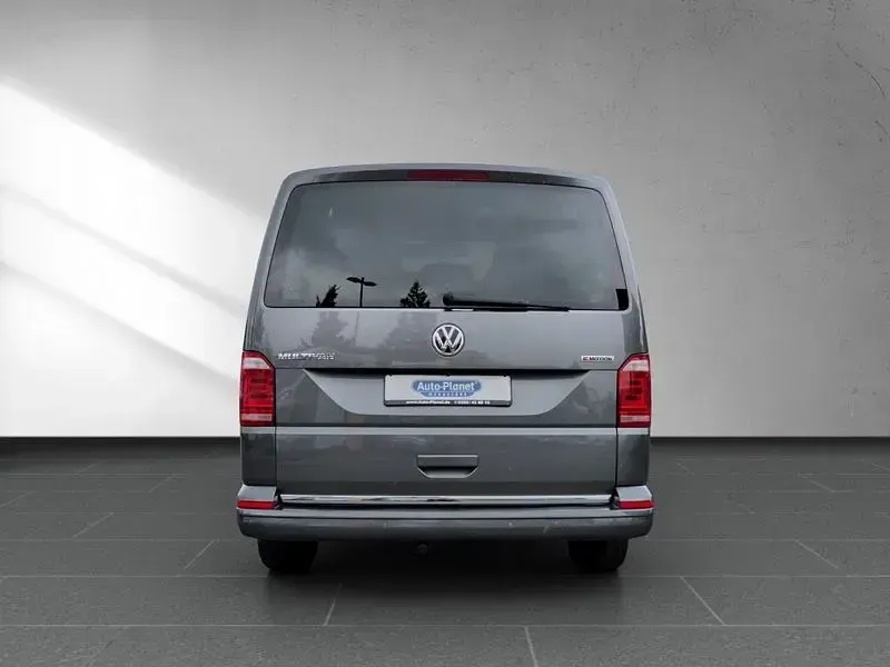 Gebraucht VW Multivan Highline 199 PS (146 kW) 2019 Grau Van / Kleinbus
