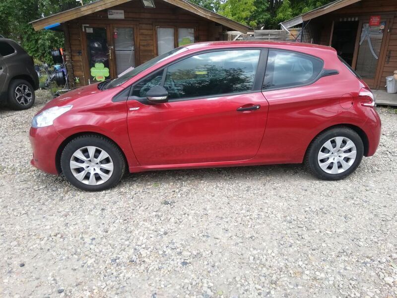 Gebraucht Peugeot 208 Access 68 PS (50 kW) 2013 Rot metallic Kleinwagen