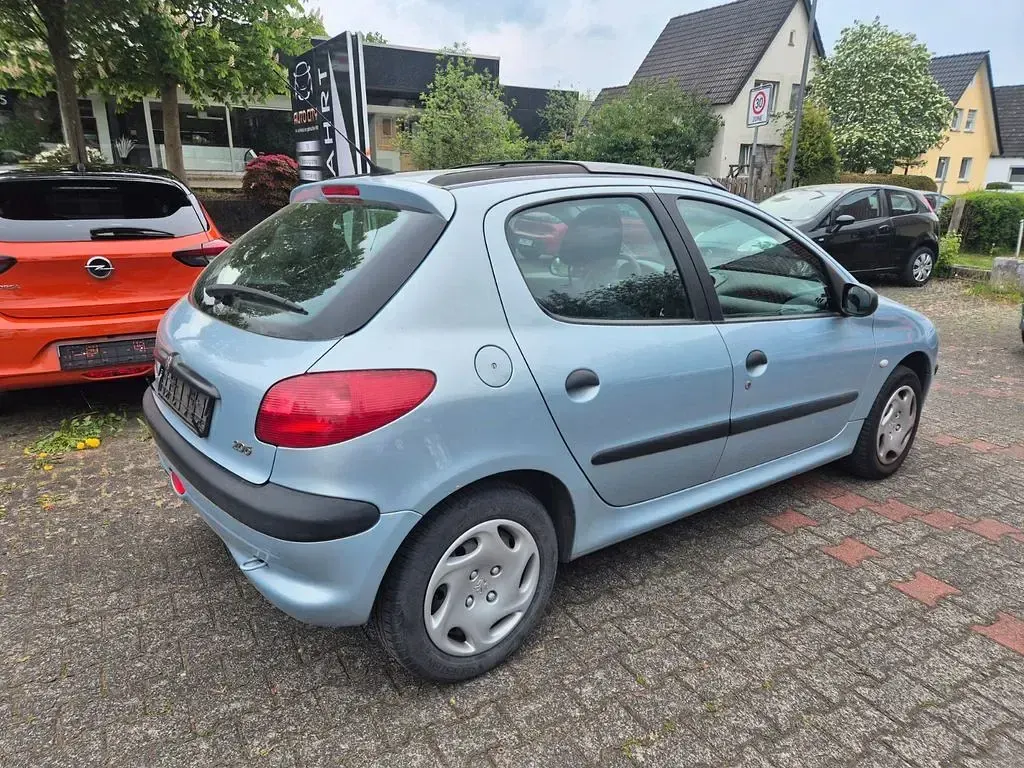 Gebraucht Peugeot 206 Style 75 PS (55 kW) 2001 Limousine