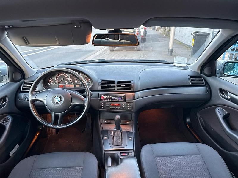 Gebraucht BMW 325 192 PS (141 kW) 2004 Grau Kombi