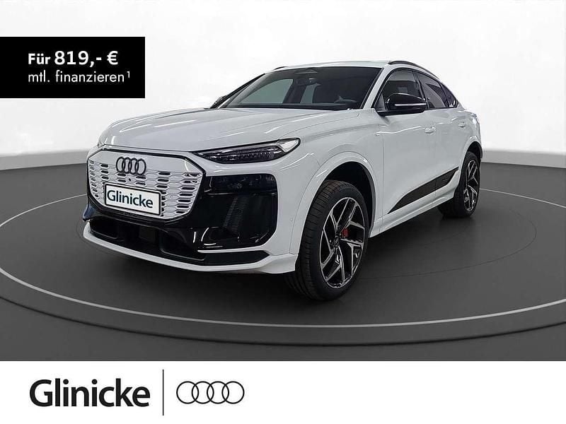 Gletscherweiß metallic Neu 2025 Audi Q6 e-tron Performance SUV | 82.480 € (Etwas zu teuer) - Bild 1/3