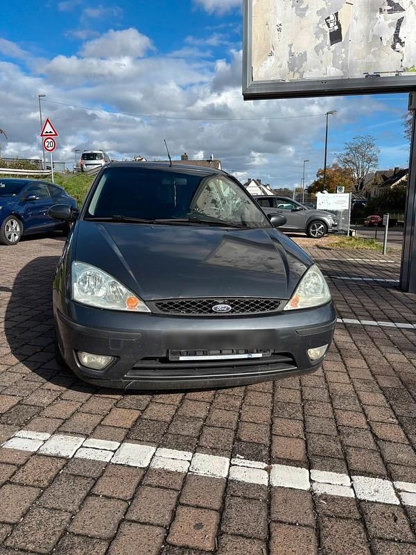 Grau Gebraucht 2002 Ford Focus Kleinwagen | 650 € (Superpreis) - Bild 1/4