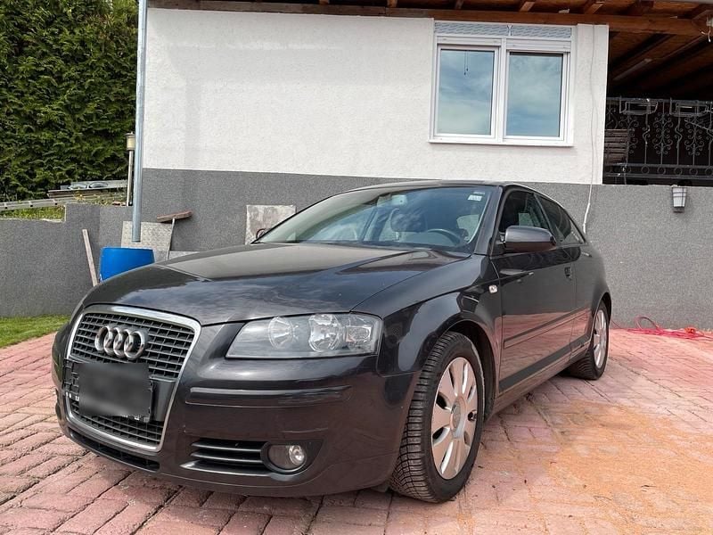 Grau Gebraucht 2007 Audi A3 Kleinwagen | 990 € (Fairer Preis) - Bild 1/4