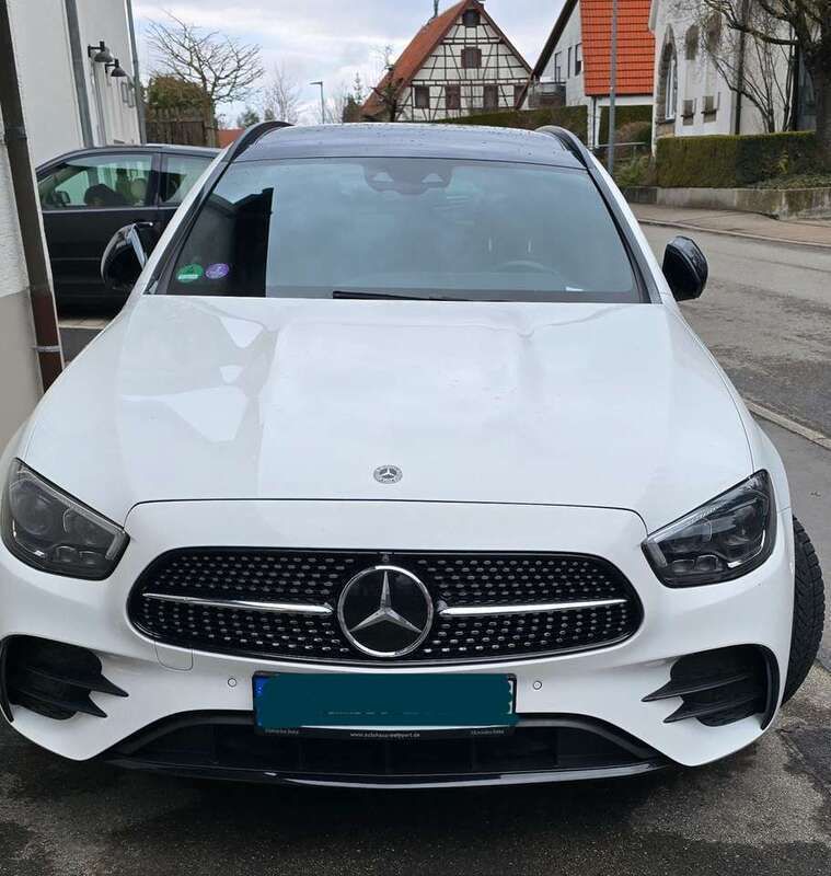 Weiß Gebraucht 2020 Mercedes E300 AMG line Kombi | 34.000 € (Guter Preis) - Bild 1/4
