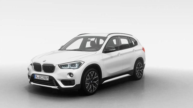 Mineralweiss metallic Gebraucht 2017 BMW X1 Sport Line SUV | 24.585 € (Fairer Preis) - Bild 1/4
