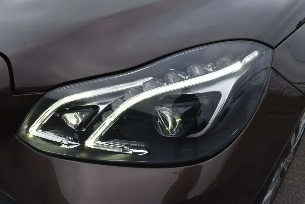 Usata Mercedes E220 Avantgarde 163 CV (119 kW) 2015 Marrone Berlina