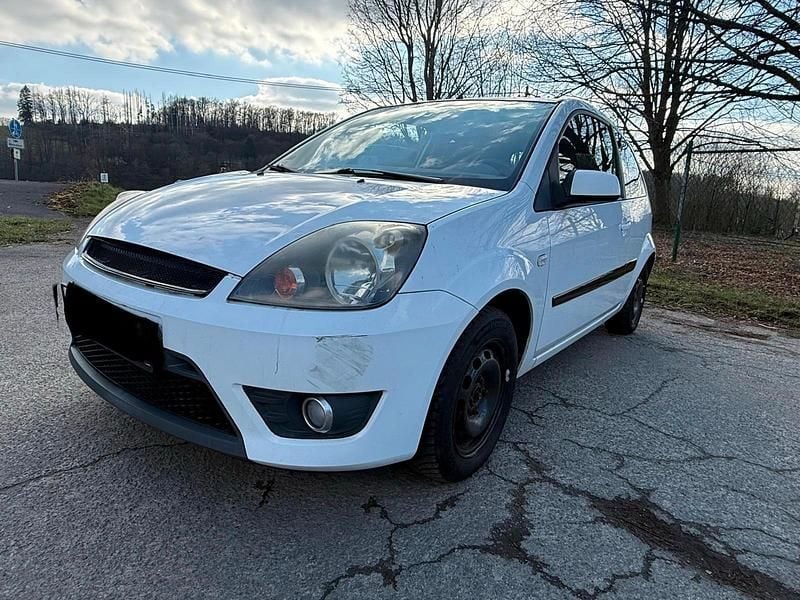 Gebraucht Ford Fiesta 80 PS (58 kW) 2008 Weiß Kleinwagen