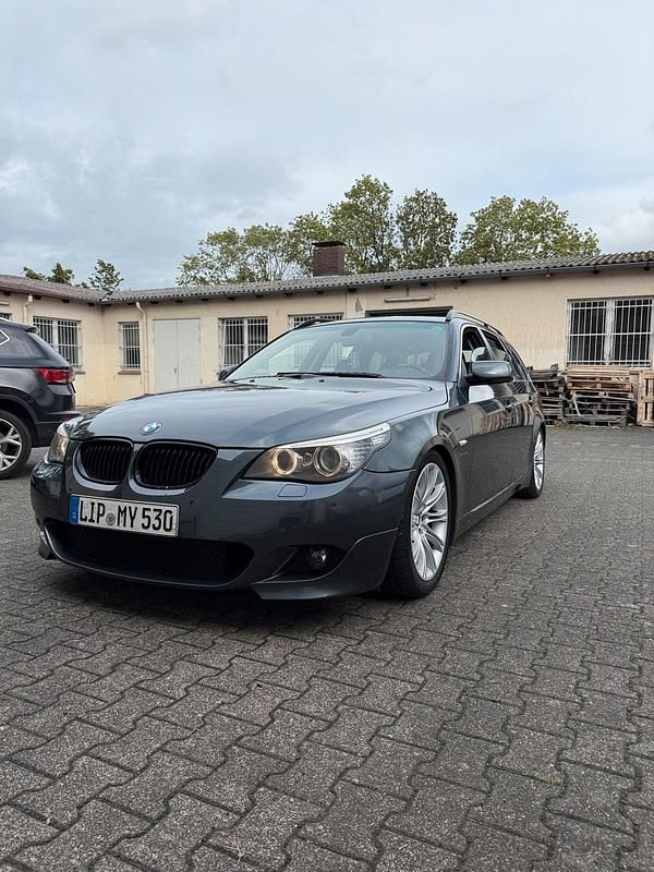 Grau Gebraucht 2008 BMW 525 M Sport Kombi | 4.099 € (Guter Preis) - Bild 1/4