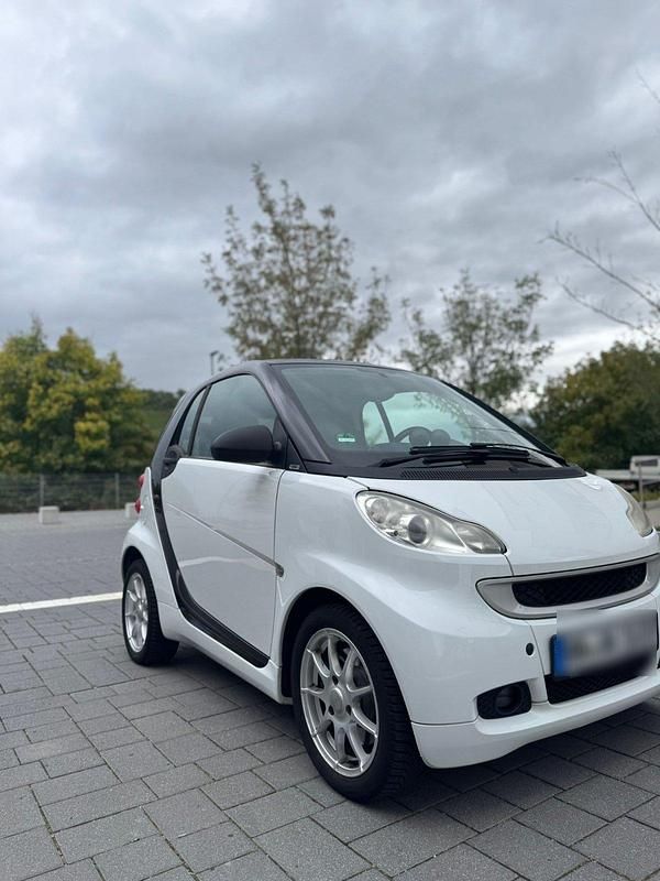 Weiß Gebraucht 2010 Smart ForTwo Coupé Coupé | 3.599 € (Guter Preis) - Bild 1/4