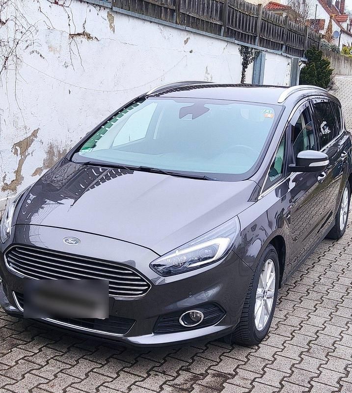 Gebraucht Ford S-MAX Titanium 150 PS (110 kW) 2016 Grau Van / Kleinbus