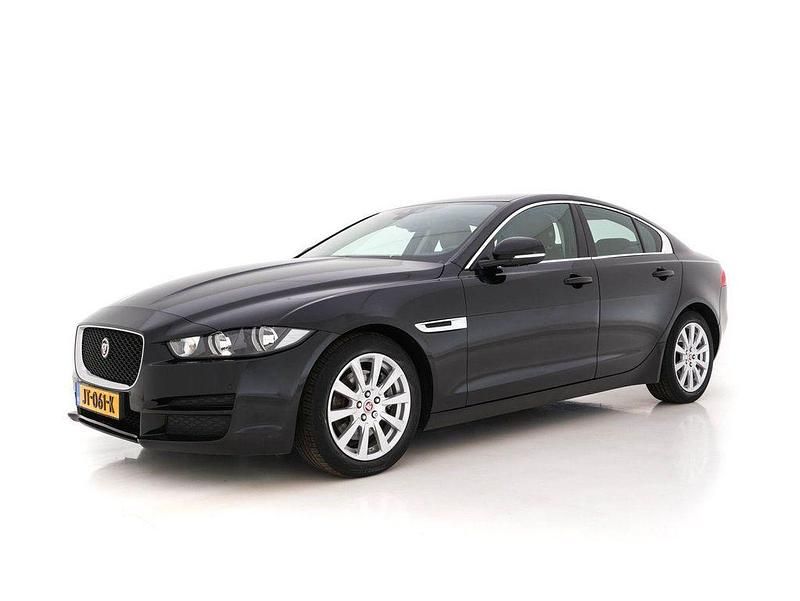 Gebraucht Jaguar XE Pure 165 PS (121 kW) 2016 Schwarz Limousine