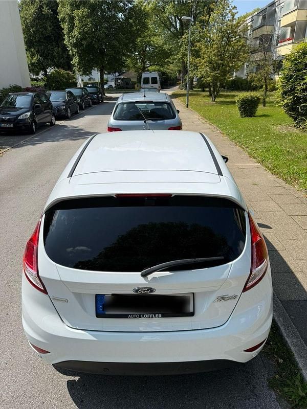 Gebraucht Ford Fiesta Trend 101 PS (74 kW) 2017 Weiß Kleinwagen
