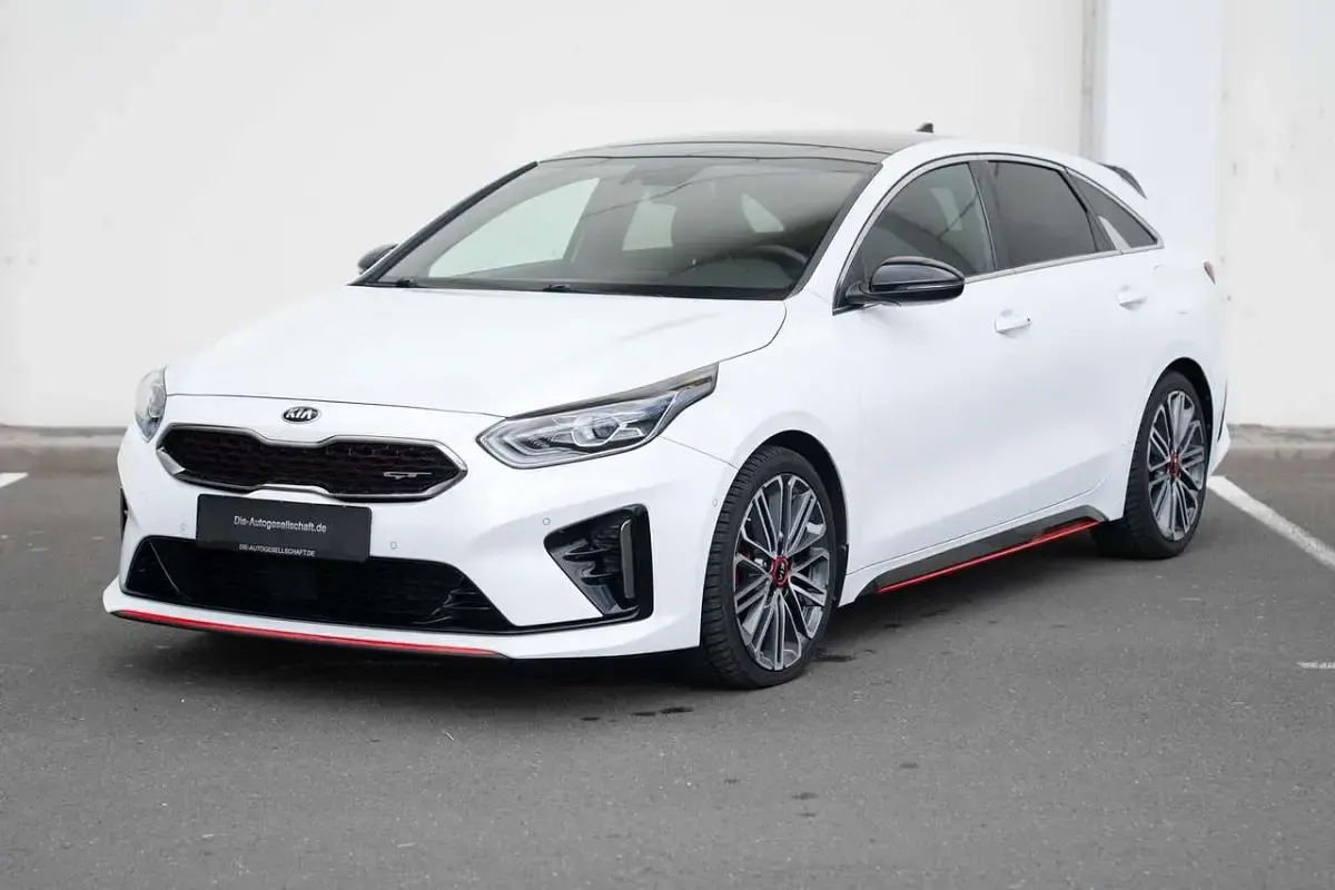 Gebraucht Kia ProCeed GT 204 PS (150 kW) 2020 (hw2) deluxeweiss met. Kombi