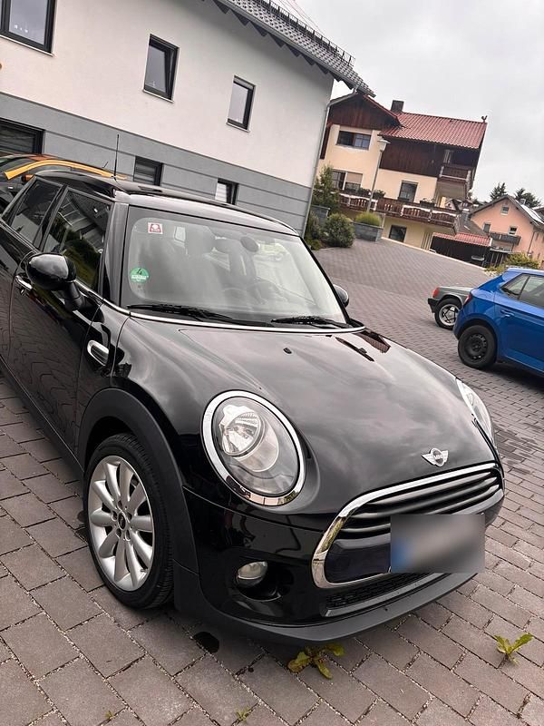 Second-hand Mini Cooper D 115 CP (84 kW) 2017 Negru Hatchback
