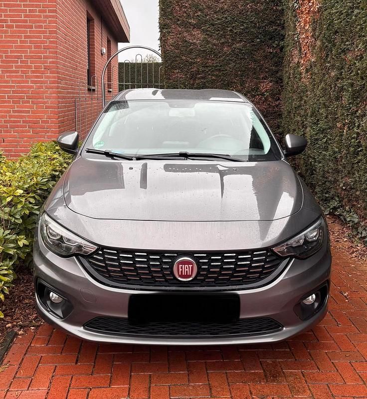 Gebraucht Fiat Tipo Lounge 95 PS (69 kW) 2017 Grau Kleinwagen