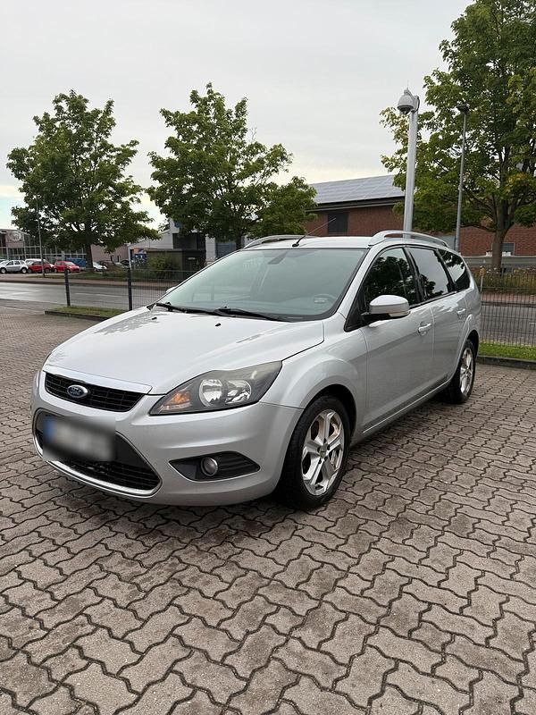 Silber Gebraucht 2011 Ford Focus Kombi | 2.200 € (Superpreis) - Bild 1/4