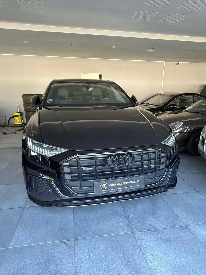 Gebraucht Audi Q8 S-Line 286 PS (210 kW) 2023 Mythosschwarz metallic SUV