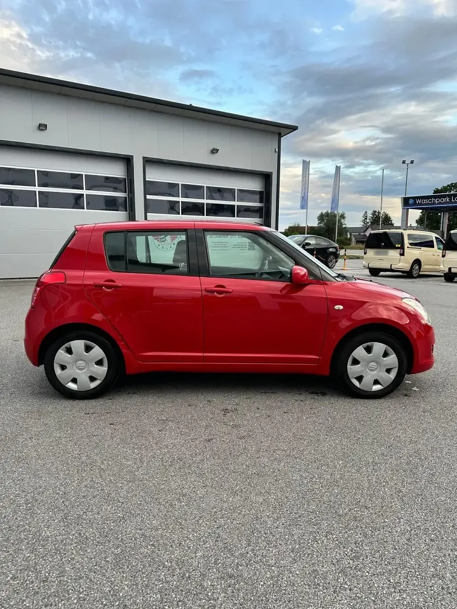 Gebraucht Suzuki Swift Club 92 PS (67 kW) 2010 Rot Kleinwagen