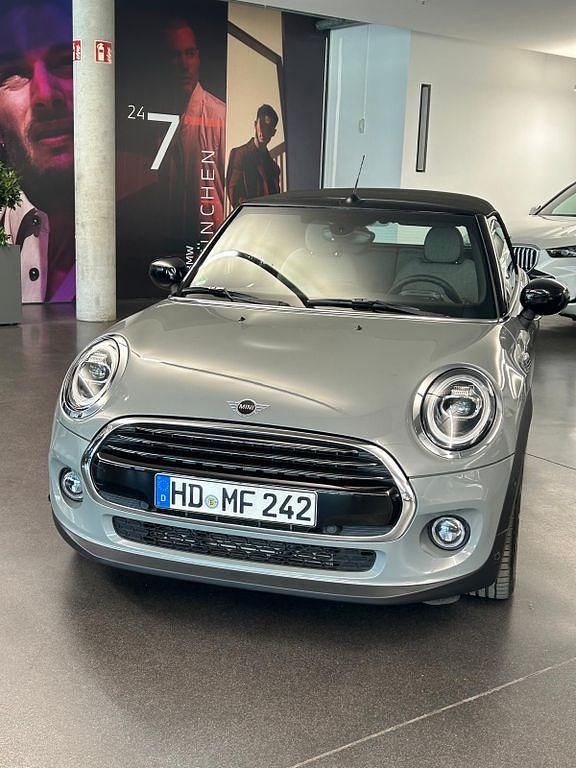 Grau Gebraucht 2021 Mini Cooper Classic Kleinwagen | 22.900 € (Teuer) - Bild 1/3