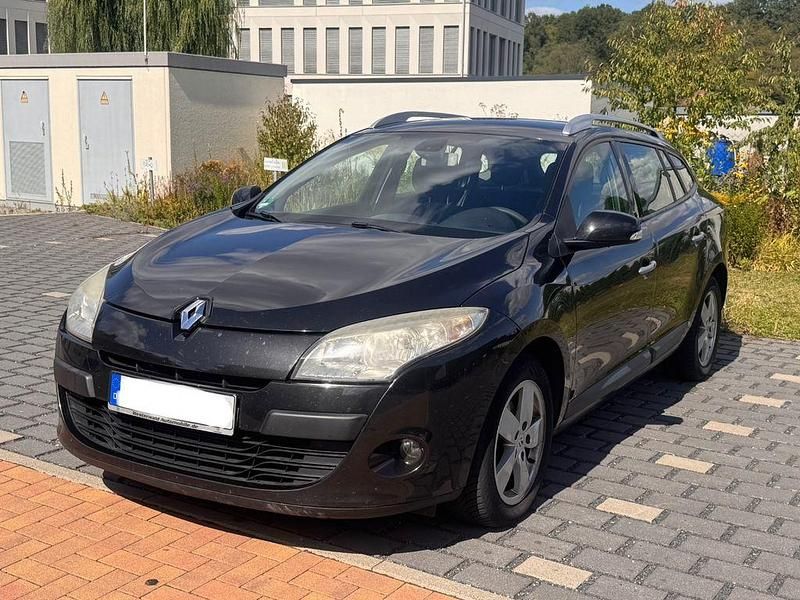 Schwarz Gebraucht 2010 Renault Mégane III Dynamique Limousine | 2.100 € - Bild 1/4