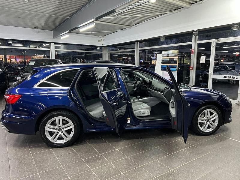 Gebraucht Audi A4 Advanced 204 PS (150 kW) 2022 Navarrablau Kombi