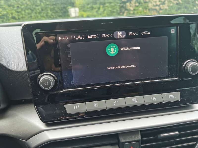 Weiß Gebraucht 2021 Seat Leon FR Limousine | 20.950 € (Superpreis) - Bild 1/4