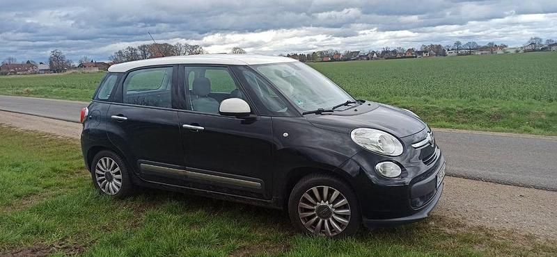 Schwarz Gebraucht 2014 Fiat 500L Easy Van / Kleinbus | 8.100 € (Fairer Preis) - Bild 1/4