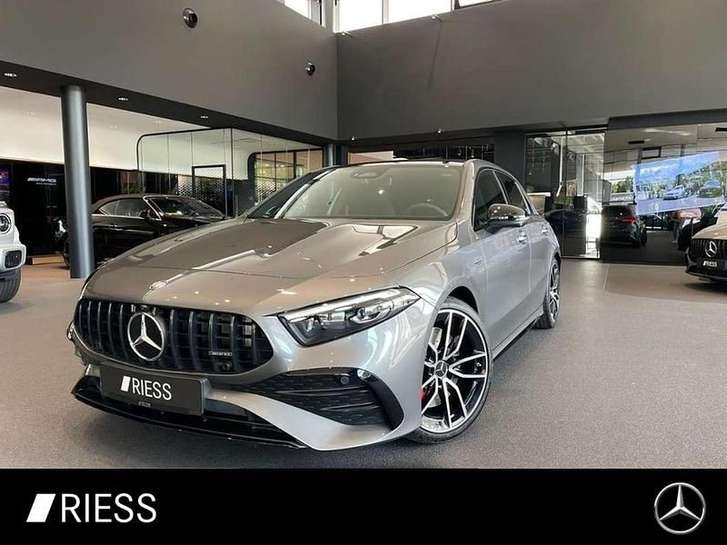 Metalliclack mountaingrau Gebraucht 2025 Mercedes A35 AMG AMG Limousine | 58.500 € - Bild 1/4
