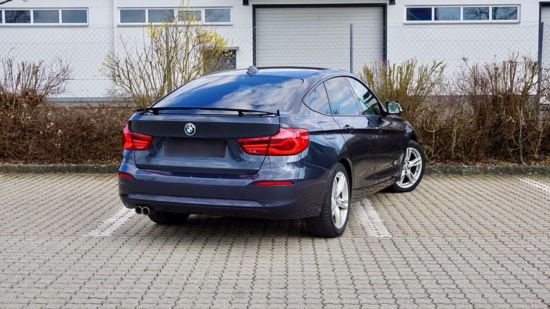 Gebraucht BMW 330 Sport Line 258 PS (189 kW) 2017 Grau Limousine