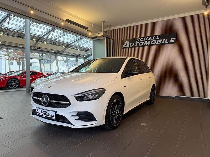 Weiß Gebraucht 2020 Mercedes B250e AMG Van / Kleinbus | 22.490 € (Guter Preis) - Bild 1/4