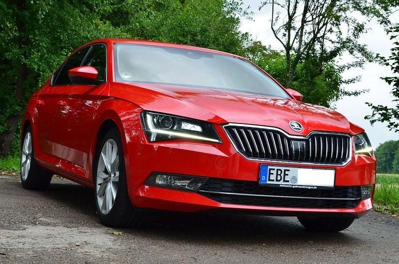 Rot Gebraucht 2015 Skoda Superb Style Limousine | 19.250 € (Fairer Preis) - Bild 1/4