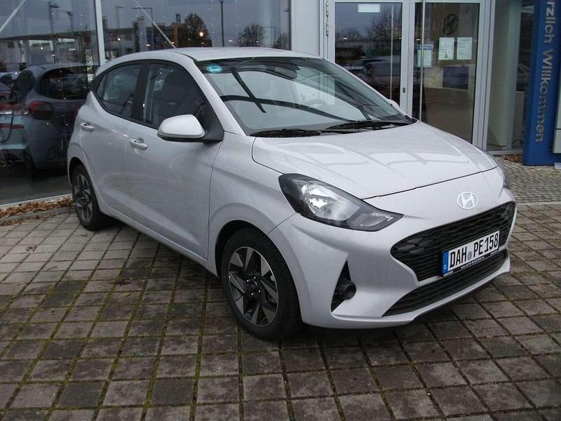 Gebraucht Hyundai i10 Trend 79 PS (58 kW) 2025 Lumen grey metallic Kleinwagen