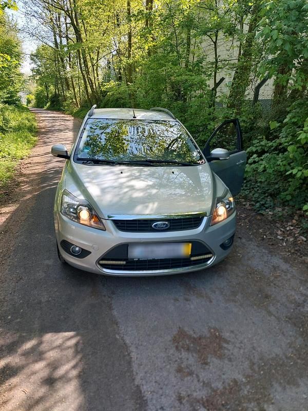 Usata Ford Focus 108 CV (79 kW) 2010 Argento Station wagon