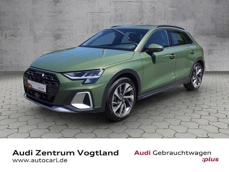 Distriktgrün metallic Gebraucht 2024 Audi A3 Ambiente Limousine | 32.580 € (Fairer Preis) - Bild 1/4