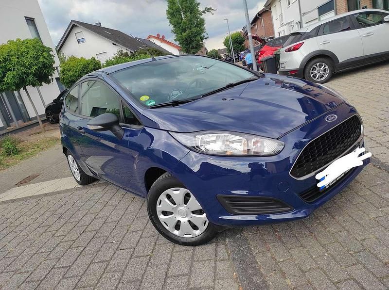 Blau Gebraucht 2017 Ford Fiesta Ambiente Kleinwagen | 6.700 € (Fairer Preis) - Bild 1/4