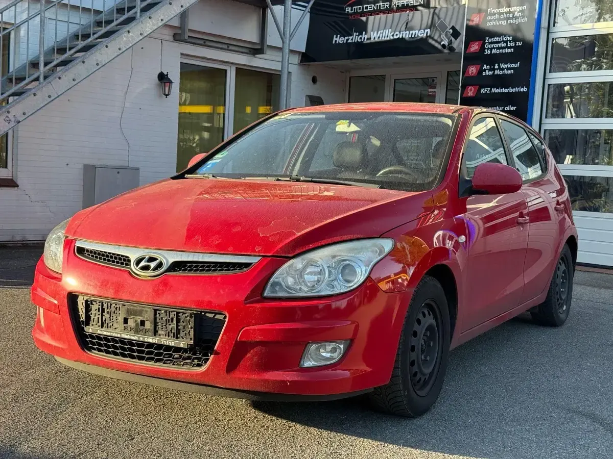 Gebraucht Hyundai i30 Comfort 116 PS (85 kW) 2008 Rot Kleinwagen