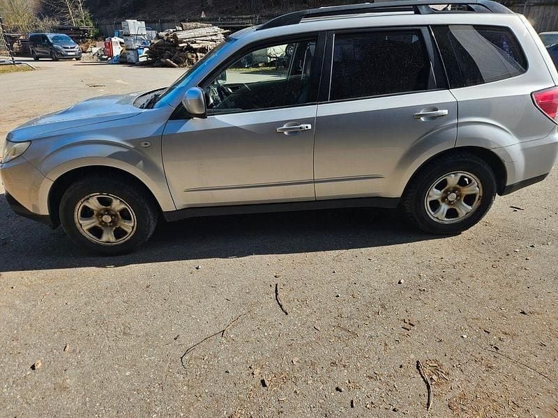 Gebraucht Subaru Forester 147 PS (108 kW) 2011 Grau SUV