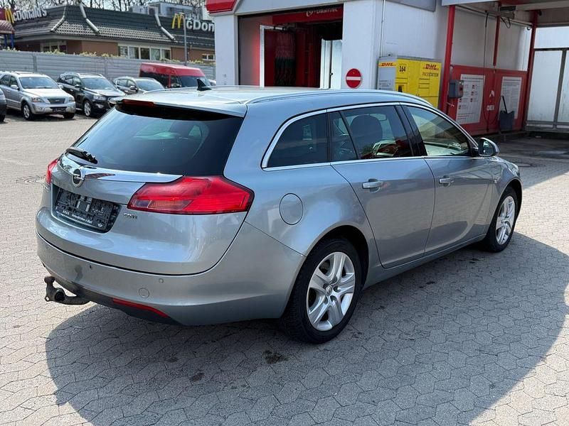 Gebraucht Opel Insignia Design Edition 160 PS (117 kW) 2011 Silber Kombi